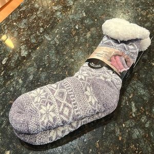 NWT super soft thermal knit fuzzy winter socks purple with white snowflakes